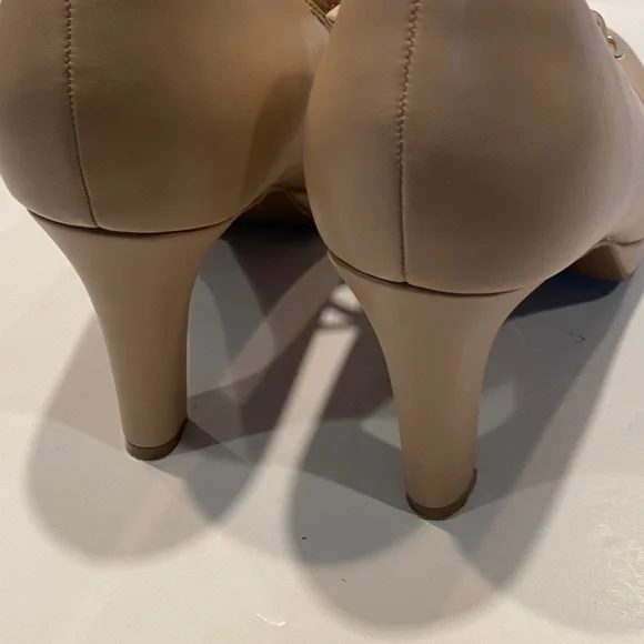 Dream Pairs Tan Platform High Heels - Picture 4 of 9